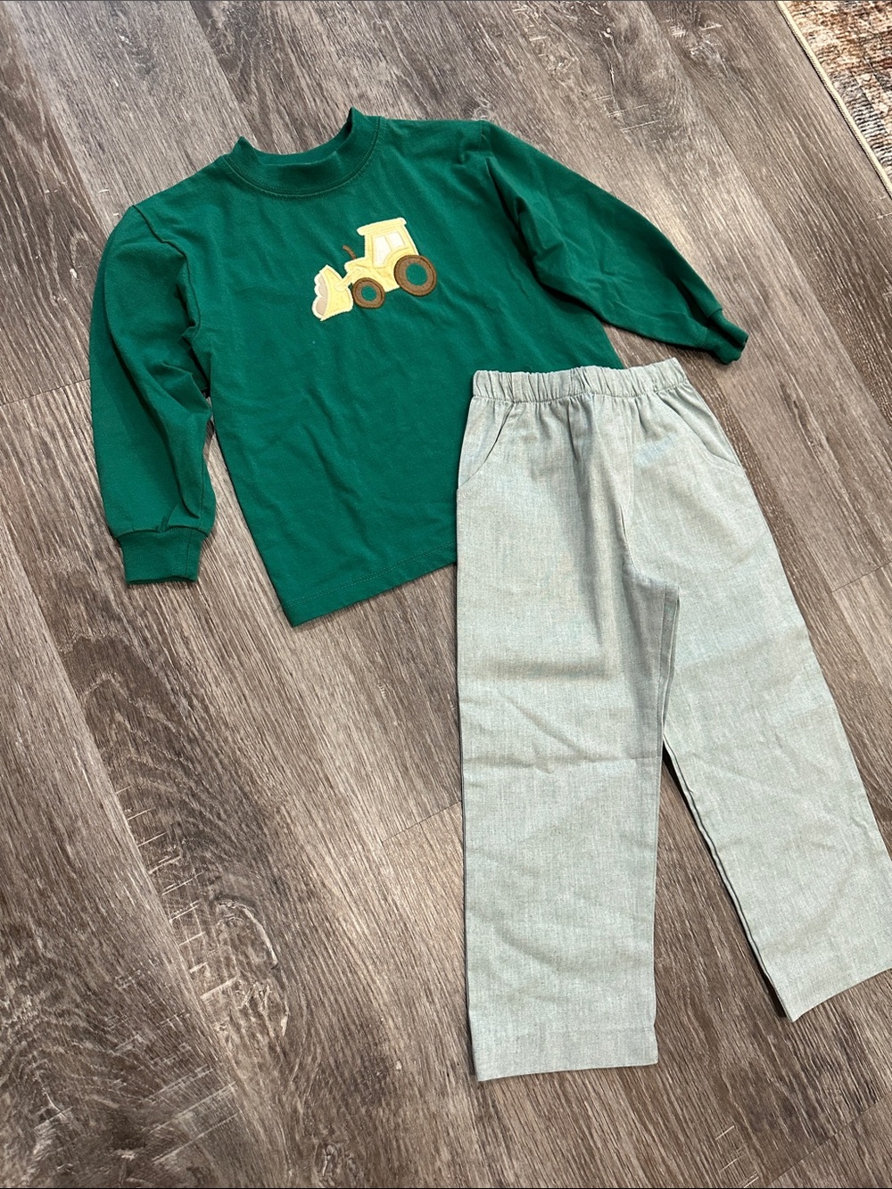 Bailey boys tractor green set